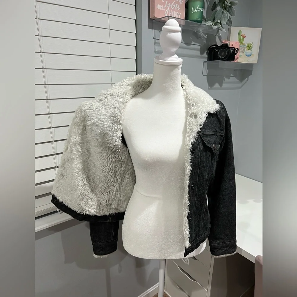Club Monaco Sherpa Jean Jacket 100%‎ Cotton